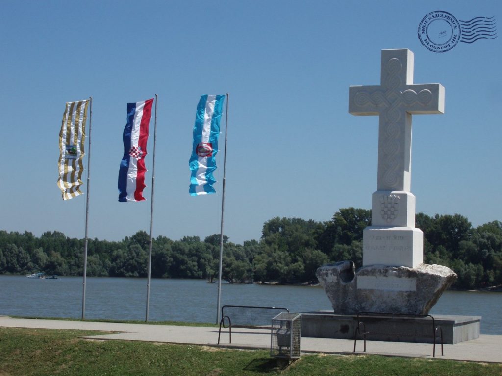 Vukovar, križ na Dunavu